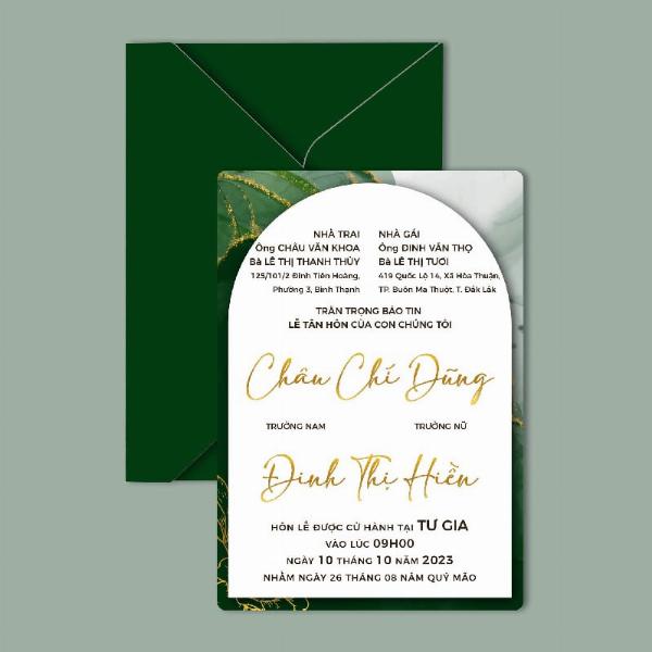 So sánh các loại chất liệu giấy in thiệp cưới phổ biến như Ford, Couche, Bristol và giấy mỹ thuật với gân nổi độc đáo.